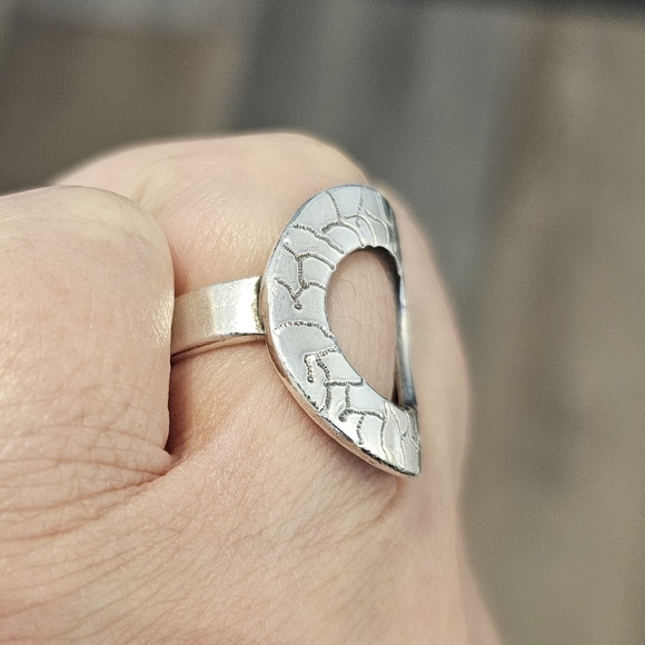Modern style sterling silver ring - Picture 3 of 4